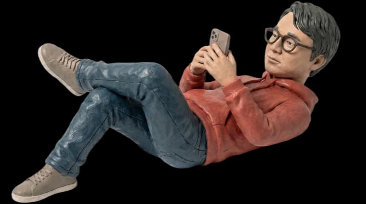 Porto clay figurine laying down